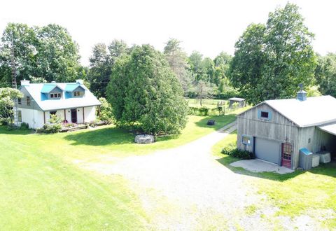 Magnificent farmhouse of 99.4 acres +/-(70% wooded/30% cultivable). Ideal for organic market gardening, vineyard. No chemical fertilizers or pesticides used. Charming renovated historic residence, open areas, 7pces, 2 bedrooms, Boudoir-Office, Bathro...