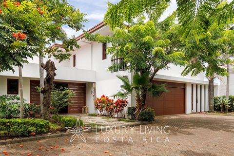 CASA LORITO 20332 – Contemporary house for sale, Bosques de Doña Rosa Cariari This beautiful house with contemporary architecture has as its greatest strength the beautiful gardens that surround it. Its contemporary architecture and the finishes and ...