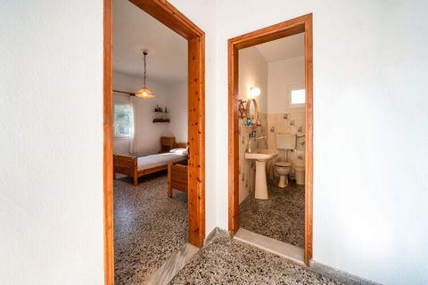 This holiday home is located in a quiet place, away from the city clutter in Asprovalta. 2 bedrooms can easily accommodate 6 guests. Ideal for families or groups, this home has a balcony from where you can overlook the beautiful landscapes. Gorge on ...