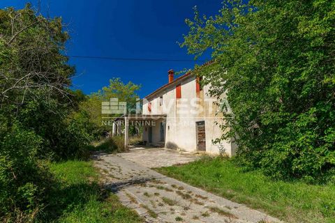 A detached house with a spacious garden in the vicinity of Gračišće is for sale. It is located on a hill from which there is an enchanting view of Gračišće and the surrounding towns, which is a real rarity on the market. An asphalt road through natur...
