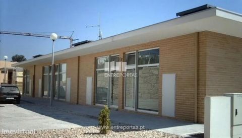 Excellent store for sale, with 51 m2 of area, well located with private parking for 6 vehicles, well water, large windows to the main street, with all infrastructures, complete air conditioning, complete fire system, fire extinguishers, located 2 min...