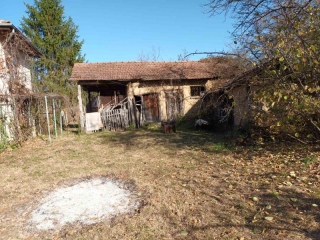 Price: €30.900,00 District: Gabrovo Category: House Area: 67 sq.m. Plot Size: 2300 sq.m. Bedrooms: 2 Bathrooms: 1 Rural 2-Storey house with 2300m2 yard situated at a high ground with nice view, only 11Km from Gabrovo city. The house has about 67m2 in...
