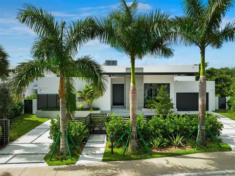 Introducing 620 Ocean Blvd, Golden Beach's newest modern construction home. Situated on an oversized 14,562 lot, this unique 6bed/9 bath 1-story + loft residence features stunning architectural & interior design, with spacious, 20+ ft high ceilings i...