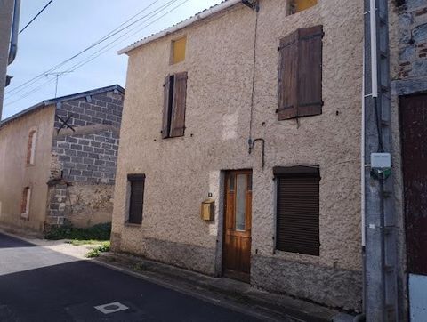 Ris, exclusive, ideal investor, quiet, village house of 105 m2 of living space, close to shops and school. The house comprises: - on one level the kitchen, living/dining room, bathroom with toilet and large room; - upstairs 2 bedrooms; The joinery is...