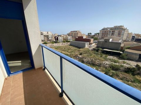 75 m2 apartment in St Carles de la Rapita, Tarragona, Costa Dorada. It has 3 bedrooms, 2 bathrooms, kitchen, living room and balcony. With parking space. Brand new. Cold / heat pump. Several homes available from 47 to 86 m2 with 2 or 3 bedrooms. The ...