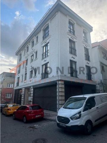 Appartement te koop is gelegen in Beyoglu. Beyoglu is een wijk aan de Europese kant van Istanbul. Het staat bekend om zijn historische architectuur, bruisend nachtleven en gevarieerde culturele scene. Het gebied omvat buurten zoals Taksim, Galata en ...