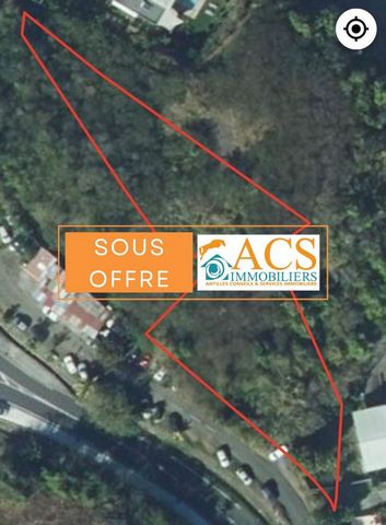 ACS IMMOBILIER offers you this large plot of land with an area of 2,435 m2 in the SAINTE-LUCE sector, not far from the main roads. Zone U2a. Selling price: 170 000€. Agency fees are the responsibility of the seller. 'Information on the risks to which...