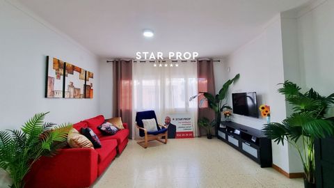 STAR PROP te presenta este exclusivo inmueble, una joya ubicada en el corazón de Llançà. Con una distribución inteligente y espacios amplios, este piso te brindará un estilo de vida cómodo y placentero. Ubicado en una zona tranquila y rodeado de come...