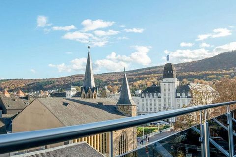 Moderne und großflächige Wohnung im Ahrtal. Die Ferienwohnung ist 140qm groß und bietet Platz für bis zu 6 Urlauber. Sie erreichen das Penthouse bequem über unsere Aufzugsanlage (5 Etage). Auf den Terrassen haben Sie einen wunderschönen Ausblick über...