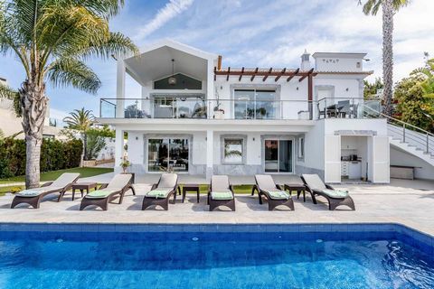 Welcome to this luxurious villa situated in the picturesque village of Ferragudo, where every detail has been designed to offer a life of luxury and comfort. This exclusive residence boasts a privileged location, with panoramic views of the river and...