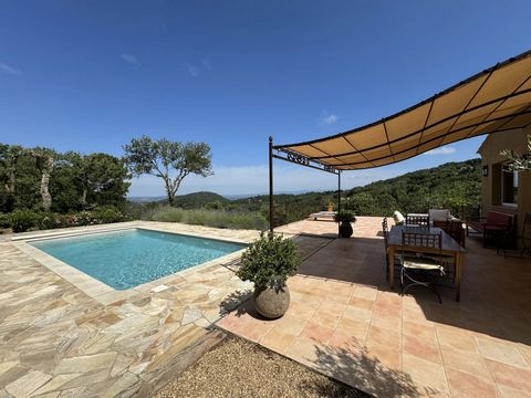 Located just 5 minutes from the village of La Garde Freinet, this property is set in 2500 m2 of beautifully landscaped grounds. This west-facing villa of 150 m2 offers quality features. It comprises a living room with fireplace/dining room, an open-p...