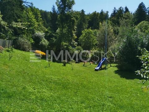 Family house with large garden, double garage and 2 bathrooms in a quiet residential area This extremely well-kept residential jewel is located in a small housing estate about 3 km away from Bad Vigaun. The location is very quiet and idyllic, with on...
