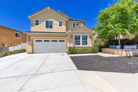 Welcome to this former model home in Fallbrook's prestigious Horse Creek Ridge Community! This 4 bedroom 3 bath plus loft home has upgraded features that include a built-in entertainment center, luxury vinyl plank flooring, whole house speaker system...