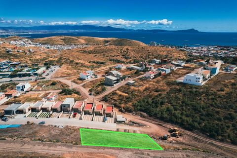 Il terreno si trova a Ensenada B.C., situato nella collina Alta Tierra, vicino a CETYS e ad altre scuole, con facile accesso all'autostrada panoramica Tijuana-Ensenada. Il terreno ha una superficie di 275m² ed è adatto per la costruzione di una casa....