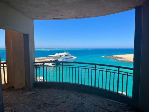 La Storia del Mare è un'oasi squisita immersa nel cuore del lusso. Questa opulenta distesa si estende su 10.000 metri quadrati ed è adornata da un porto turistico tentacolare e dall'allettante promessa di una vista sul mare dal 97% delle sue dimore. ...