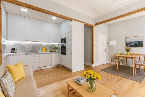 2 BEDROOM CENTER OF LISBON / COMPLETELY REFURBISHED This apartment stands out for the excellence of its finishes. The primacy and rigor with which this intervention was carried out, led to an extremely harmonious result between modernity, the needs o...