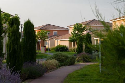 A due chilometri dal piccolo villaggio di Fabrègues e a pochi minuti da Montpellier e dalle spiagge selvagge di Frontignan, il Domaine du Golf si trova al centro di un vigneto in un parco di 11 ettari. Beneficerai di un ambiente tranquillo e silenzio...