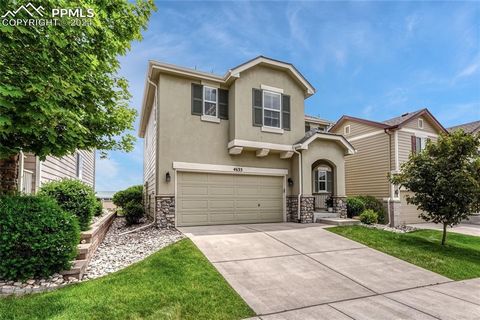 Located in the Falcon Ridge neighborhood is this three-bedroom, three-bathroom, two-story home. The main level features an open concept flooded with hardwood floors and a spacious kitchen, dining room, living room, and laundry hookups. The second sto...