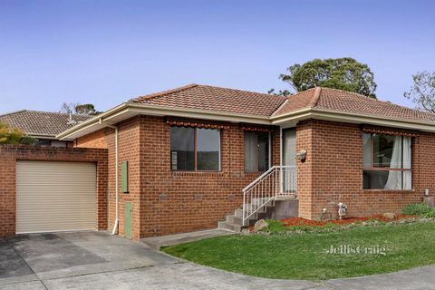 Manage life with ease in this light-filled, brilliantly enhanced modern villa unit just a short stroll to Burnt Bridge Shopping Village and parklands. Showcasing a spacious, free-flowing design, this home on the border of Ringwood/Croydon presents an...