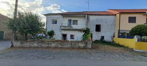 2-storey villa with garden in Póvoa, Miranda do Douro. House in need of restoration works, but with a lot of potential. Located next to the Church of Póvoa, close to the Sanctuary of Nazo and 15 km from Miranda do Douro. 1st floor, consisting of kitc...