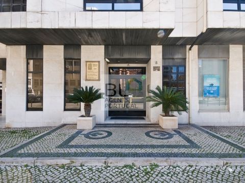 In Areeiro, you will find this fabulous 5+1 bedroom apartment with 290 sqm of usable area on the 15th floor of a charming building with two lifts and a magnificent view over Lisbon and the Tagus River. The property is currently unfurnished. This spac...