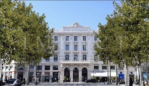 Antibes city center, in a historic building currently being renovated. Beautiful 4-room duplex apartment for sale. It comprises a large living room/kitchen, 3 bedrooms, 2 shower rooms and a guest toilet. 1 parking space completes the comfort of this ...