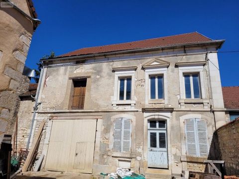 A tout juste deux heures de Paris et quelques kilomètres de la citadelle de Vezelay, au cœur des domaines viticoles de Chablis et de St Bris venez découvrir au sein d'un village paisible et préservé,cette magnifique bâtisse à rénover totalement qui s...