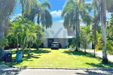 MODERN VILLA IN PLAYA NUEVA ROMANA Modern Villa in Playa Nueva Romana.   Main Hall Family room to watch TV Spacious dining room Luxury Kitchen Receiver Covered canopy for two vehicles Large garden Heated swimming pool with jacuzzi Large terrace with ...