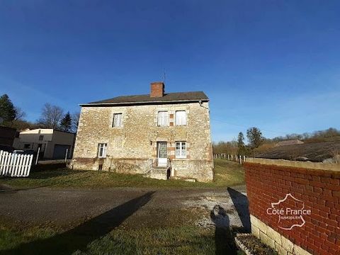 Authentieke boerderij gebouwd van steen en baksteen in een mooi landelijk dorp. Deze boerderij bestaat uit een ingerichte keuken, een grote woonkamer / woonkamer, een bijkeuken, een bijkeuken, 2 slaapkamers, een badkamer met douche en ligbad en een z...