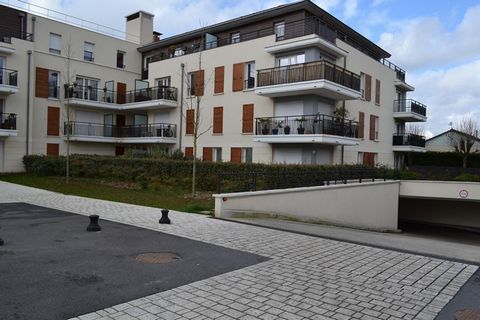 Bel appartement 2P, dans une petite copropriété récente de 3 étages. Propre, très lumineux, au 2è étage, ascenseur, 44,70m2 surface habitable, comprenant entrée, séjour, cuisine américaine aménagée, salle de bains, wc séparé, grand balcon, 2 parking ...