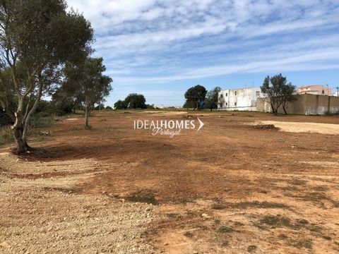 This plot of 6.467m2 is for sale in Almancil, Loulé, is situated in a central area close to all amenities. The land has easy access and has water and sewerage(public). Construction of 3.233,50 m2 is permitted. We are able to recommend highly professi...