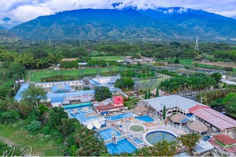 Internationella investerare, uppmärksamhet! Vi presenterar en unik möjlighet att förvärva ett semestercenter i hjärtat av Valle del Cauca, en region som är känd för sin naturliga skönhet och växande turistattraktion. Denna exklusiva resort erbjuder e...