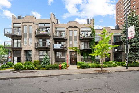 Ubicado a solo 5 minutos a pie de la estación de metro de Saint-Laurent, este condominio de 2 dormitorios espacioso y bien mantenido presenta un diseño de concepto abierto en el corazón del vibrante vecindario de Montreal INCLUSIONES refrigerador, es...