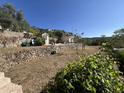 // Bendejun (06) // Magnifique terrain de loisirs d'une superficie de 783 m2. Idéalement situé dans un environnement calme, ce terrain sur 4 restanques avec son petit chalet, sa salle de douche avec wc, une grande terrasse et sa cuisine d'extérieur e...