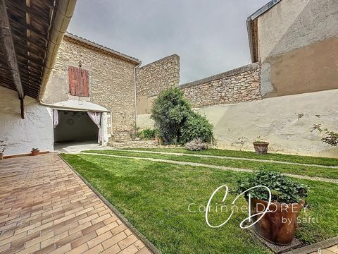 À Uchaud, située à seulement 25 minutes des plages, cette charmante maison vigneronne en R+1 offre un cadre intimiste avec une cour et un jardin de plus de 600 m², rare dans la région. Dotée d'un potentiel intéressant grâce à ses grandes dépendances ...