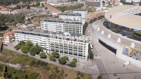 SLIMME STUDIO'S HUIS Studio's in een gebouw met innovatieve functies. Hoogwaardige afwerkingen. Kingsize bed, hangend met bewegingssysteem. Volledig ingerichte keuken met kookplaat, oven, koelkast met vriesvak, vaatwasser en magnetron, apparatuur van...