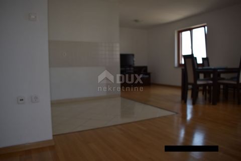 WYSPA KRK, MALINSKA - Apartament 2S+DB Mieszkanie znajduje się na pierwszym piętrze w budynku mieszkalnym składającym się z 6 lokali mieszkalnych. Składa się z przedpokoju, łazienki, dwóch sypialni i kuchni z jadalnią oraz salonu, z którego jest wyjś...