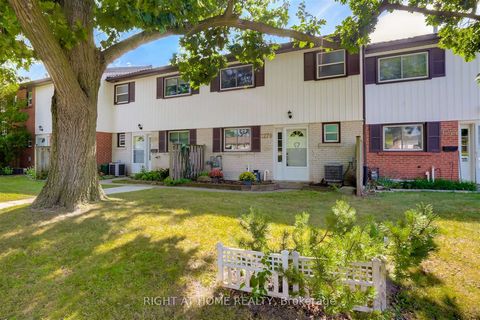 Welcome To Your New Family Home! This Exceptional 2-Storey Townhouse Offers Modern Living With 3 Spacious Bedrooms And 1.5 Bathrooms, Perfect For Family Comfort. The Open-Concept Living And Dining Areas Flow Seamlessly To A Private, Fully Fenced Back...