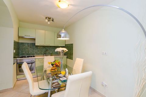 Apartment Kalea is located in Gornji Kono area, ideal for guests who desire a quiet stay, yet within walking distance of the Old town. Sun loungers and BBQ facilities are at the guest disposal. Free private parking is available on site (reservation i...