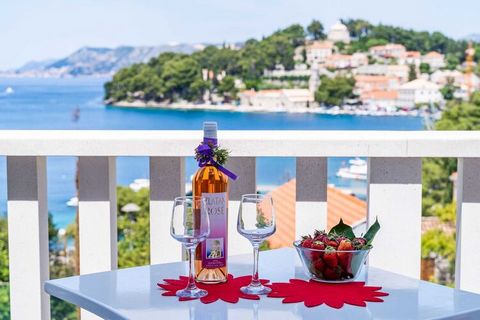 Apartments & Rooms Mara & Petrunjela is located in Cavtat which is 20 km away from the center of Dubrovnik. It takes 30 min driving to get to Dubrovnik. It is a seven-unit apartment with a balcony which provides outdoor seating area. It is a relaxing...