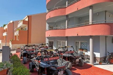 Apartments Villa Juric are located in a small town called Baška Voda, only 12 km from Makarska. Common BBQ grill as well as an outdoor dining area are at your disposal. All the units have a private furnished balcony. Free private parking is provided,...