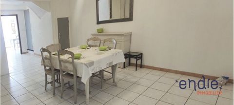 Maison de Village sur 4 niveaux en centre village, composée d'une cuisine , d'un salon , de trois chambres ( dont une mansardée) , une salle d'eau , un cellier , un grenier et un grand garage/atelier accessible en deux roues. Maison clef en main , de...