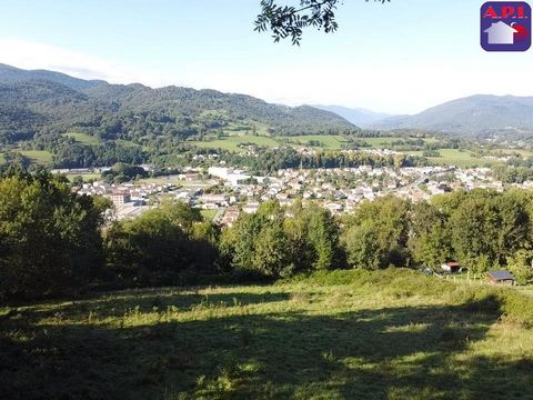 PANORAMIC VIEW Plot of land of 1249 m² on the heights of Saint-Girons, slightly sloping, it offers a magnificent unobstructed view of the Pyrenees and the city of Saint-Girons. A few minutes walk from the city center, it is ideally located. Agency fe...