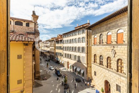 In the heart of the historic center of Florence, overlooking Piazzetta Antinori and Via Tornabuoni, in an ancient period building with an important entrance, apartment on the top floor of the building, currently without elevator, but with condominium...