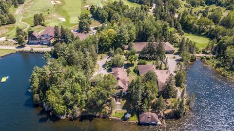 2245 Route 327 Kanton Grenville-sur-la-Rouge J0V 1B0   PRIJS: $ 3,900,000 + GST / HST ($ 4,485,000)   VIRTUELE TOUR: ... VIDEO TOUR: ...   Uniek omheind landgoed aan het water met traditioneel houtwerk, geïmporteerd Venetiaans marmer en stalen deuren...