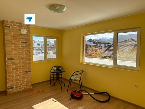 Sky Lark Agency pone a la venta el piso de una casa en el centro de Sofía. Velingrad con una superficie de 106 metros cuadrados. El piso es luminoso y amplio, consta de un pasillo, un gran baño y aseo, un salón comedor con una cocina moderna totalmen...