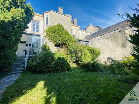 Idéalement située dans une rue calme et à proximité du centre de Châteauneuf, cette maison allie charme, espace et fonctionnalité. Avec ses 5 chambres dont une suite parentale complète, une lumière traversante qui rend les pièces de vie agréables, sa...