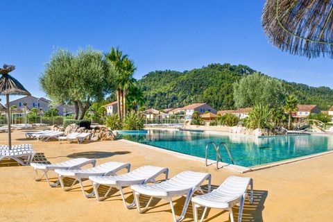 The ideal place for the whole family! The terraced houses, built in Provençal style, are embedded in a well-kept green area. They have a spacious living area and have been comfortably furnished. In addition, these terraced houses have air conditionin...