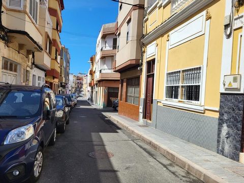 Located in one of the most sought-after areas of LAS PALMAS, where you walk in 5 minutes to the magnificent beach of LAS CANTERAS. This property consists of 3 spacious bedrooms, 2 bathrooms, 2 living rooms, equipped kitchen, next to a covered and ver...