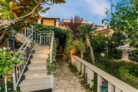 Apartments Roda are located on the Island of Brač, a quiet Island with rich cultural and historical heritage, beautiful beaches and scenery, just 17 km away from the Split. Luggage storage before check in and after check out are available, so that yo...